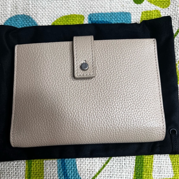 Saint Laurent Bi-fold leather wallet - Picture 4 of 15